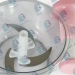 نمایی از تیغه در ظرف کاسه ای خردکن دستی